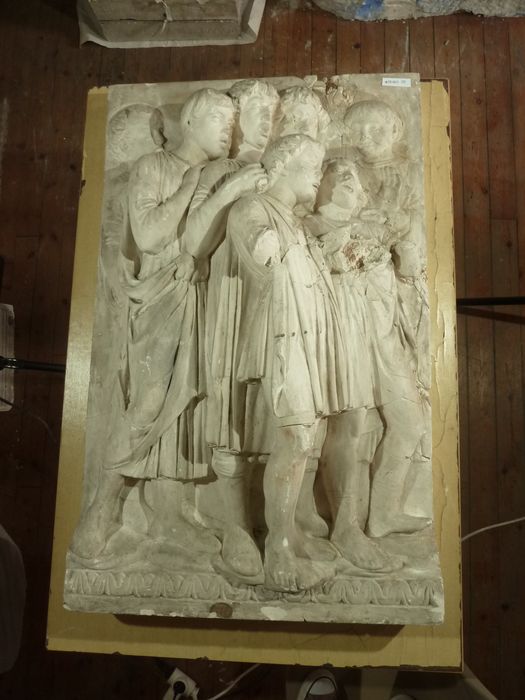 bas-relief : Chanteurs - © Ministère de la Culture (France), Direction Régionale des Affaires Culturelles de Bourgogne-Franche-Comté – Tous droits réservés