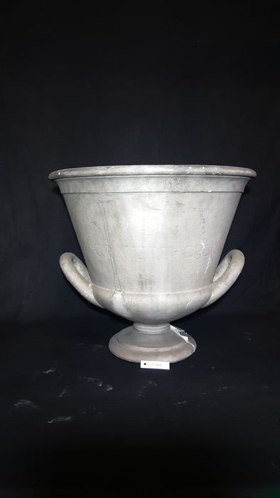 vase - © Ministère de la Culture (France), Direction Régionale des Affaires Culturelles de Bourgogne-Franche-Comté – Tous droits réservés