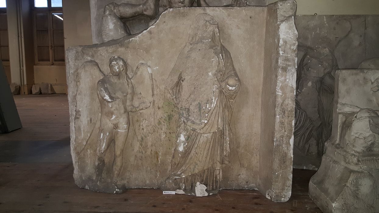 bas-relief : Métope - © Ministère de la Culture (France), Direction Régionale des Affaires Culturelles de Bourgogne-Franche-Comté – Tous droits réservés