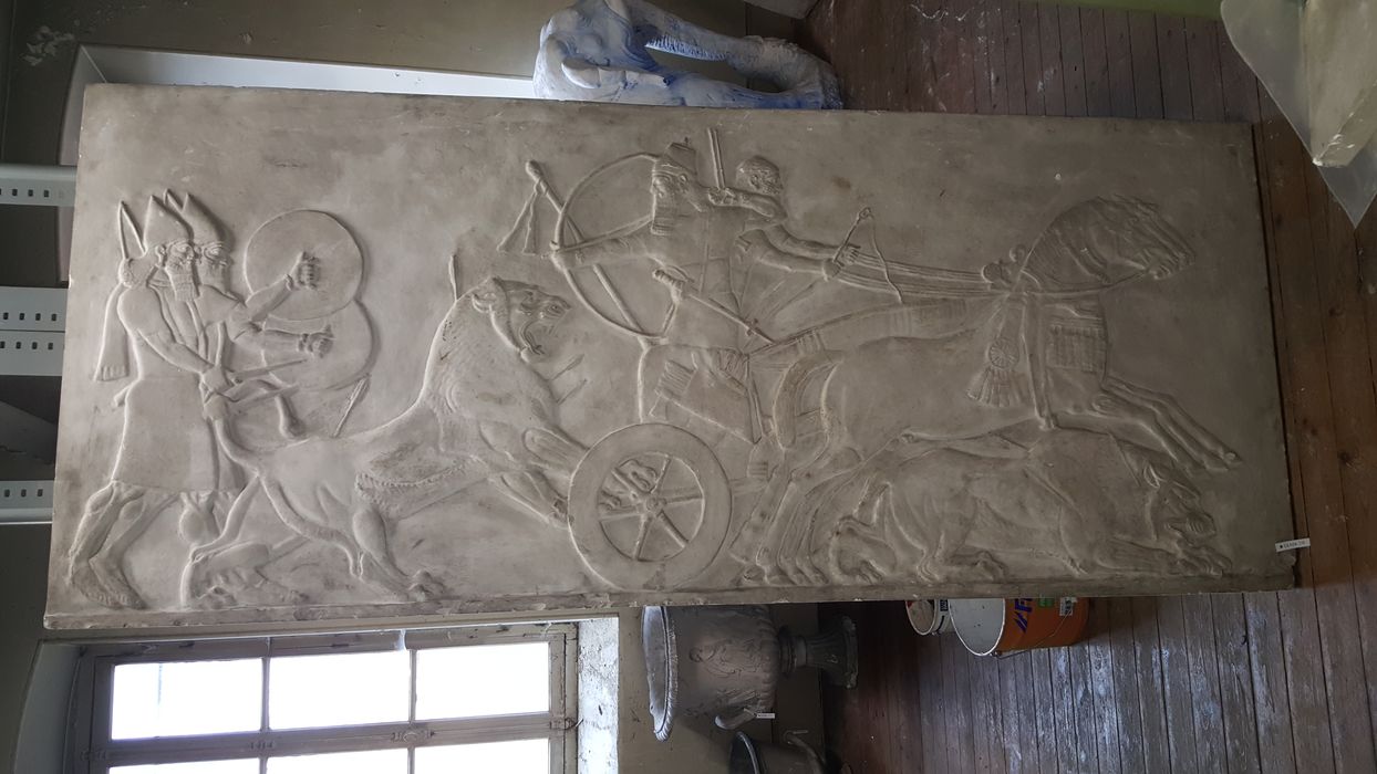 bas-relief : Chasse aux lions - © Ministère de la Culture (France), Direction Régionale des Affaires Culturelles de Bourgogne-Franche-Comté – Tous droits réservés