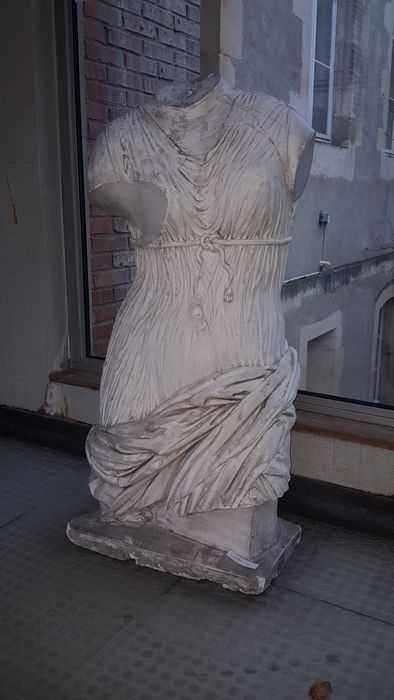ronde-bosse : Torse féminin - © Ministère de la Culture (France), Direction Régionale des Affaires Culturelles de Bourgogne-Franche-Comté – Tous droits réservés