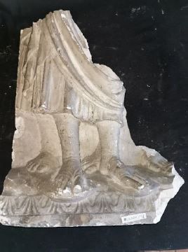 bas-relief - © Ministère de la Culture (France), Direction Régionale des Affaires Culturelles de Bourgogne-Franche-Comté – Tous droits réservés