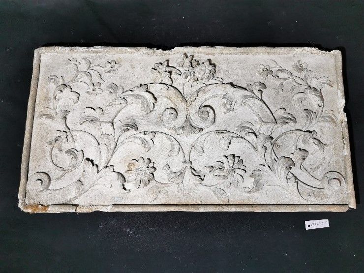 bas-relief : Panneau ornemental - © Ministère de la Culture (France), Direction Régionale des Affaires Culturelles de Bourgogne-Franche-Comté – Tous droits réservés