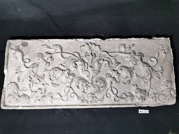 bas-relief : Panneau ornemental - © Ministère de la Culture (France), Direction Régionale des Affaires Culturelles de Bourgogne-Franche-Comté – Tous droits réservés