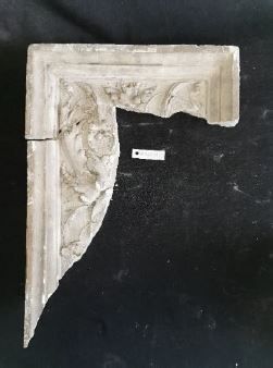 bas-relief : Panneau ornemental - © Ministère de la Culture (France), Direction Régionale des Affaires Culturelles de Bourgogne-Franche-Comté – Tous droits réservés