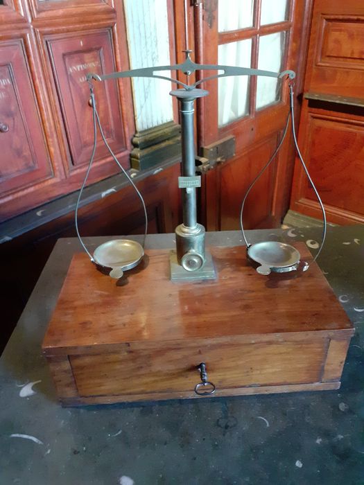 Trébuchet de laboratoire