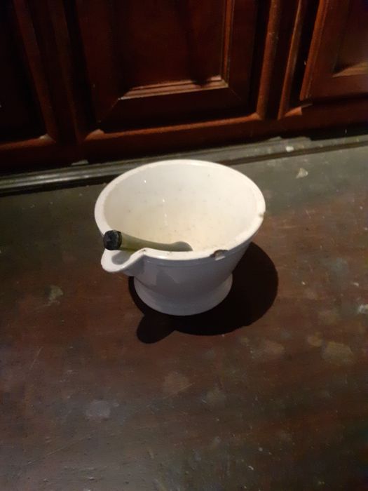 Deux mortiers et un pilon