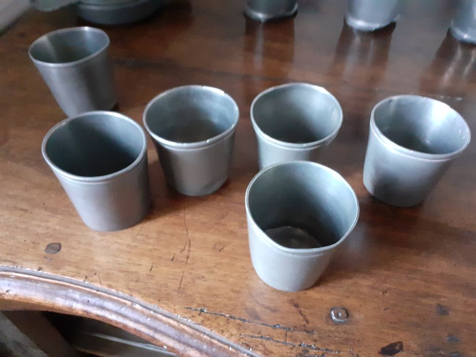 Six gobelets