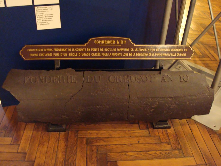 fragment de tuyau de fonte de l’an X (1801) - © Ministère de la Culture (France), Direction Régionale des Affaires Culturelles de Bourgogne-Franche-Comté ; Académie François Bourdon – Tous droits réservés