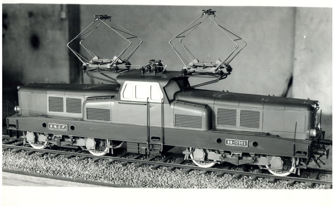 maquette de locomotive électrique (BB 12000)