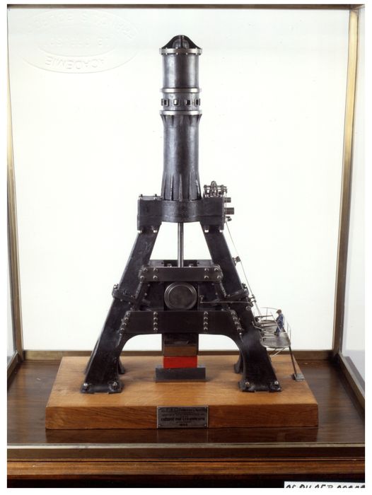 maquette du marteau pilon de 100 tonnes - © Ministère de la Culture (France), Direction Régionale des Affaires Culturelles de Bourgogne-Franche-Comté ; Académie François Bourdon – Tous droits réservés