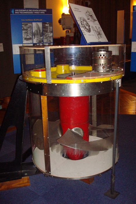 roue de turbine type Kaplan - © Ministère de la Culture (France), Direction Régionale des Affaires Culturelles de Bourgogne-Franche-Comté ; Académie François Bourdon – Tous droits réservés
