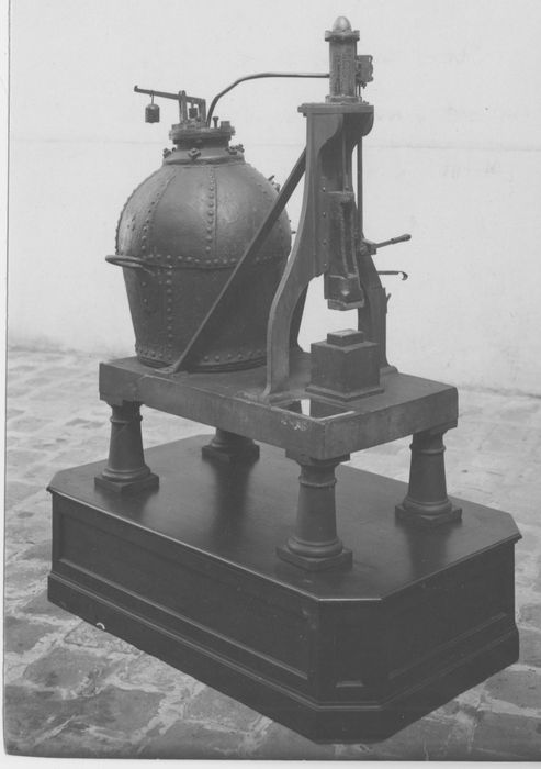 maquette pilon expérimental de François Bourdon - © Ministère de la Culture (France), Direction Régionale des Affaires Culturelles de Bourgogne-Franche-Comté ; Académie François Bourdon – Tous droits réservés