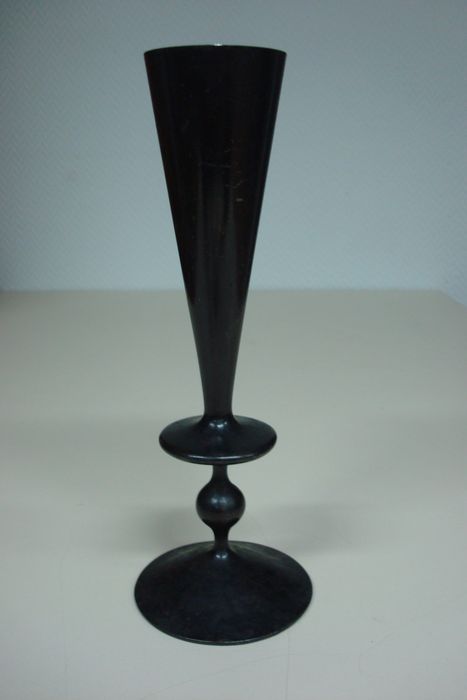 vase - © Ministère de la Culture (France), Direction Régionale des Affaires Culturelles de Bourgogne-Franche-Comté – Tous droits réservés