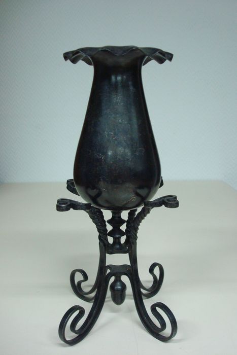 vase - © Ministère de la Culture (France), Direction Régionale des Affaires Culturelles de Bourgogne-Franche-Comté – Tous droits réservés