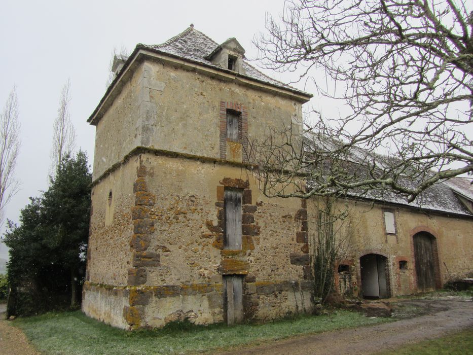 communs nord, façade sud-est, vue partielle