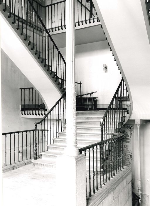 grand escalier, premier étage 