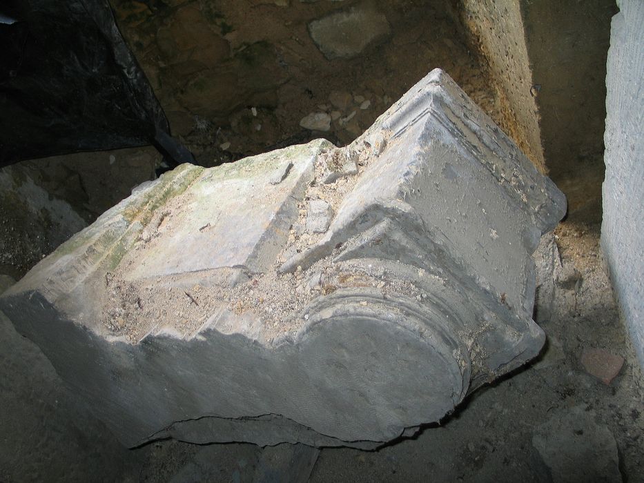 fragment lapidaire d’une cheminée