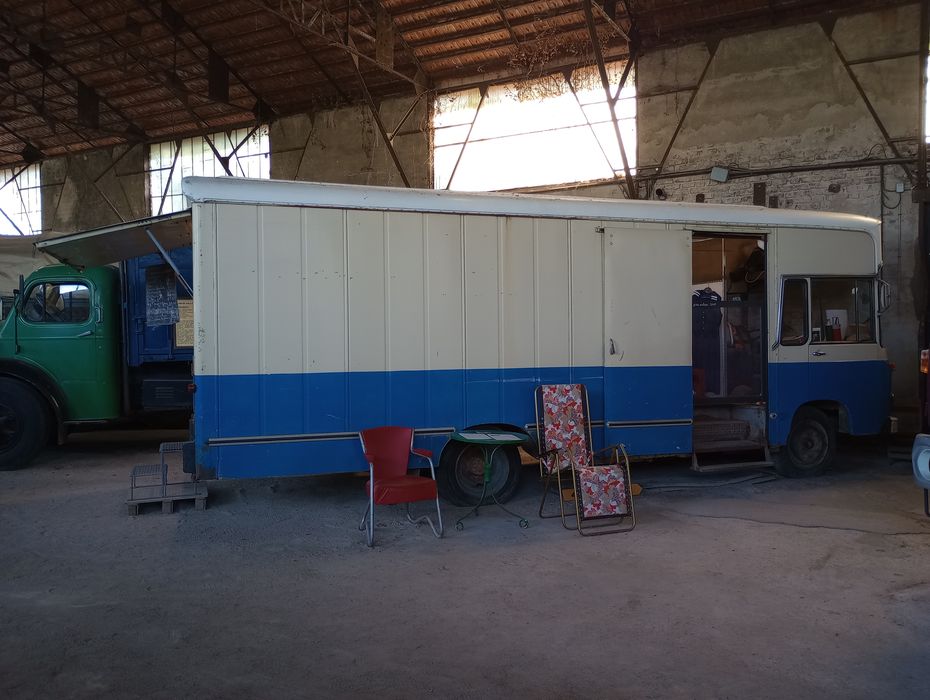 camion épicerie SAVIEM SG