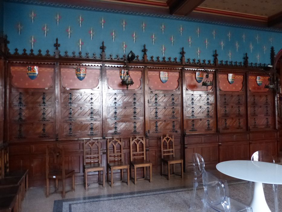 grande salle du rez-de-chaussée, vue partielle