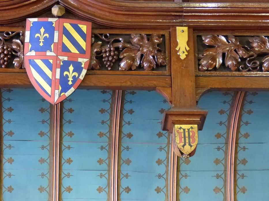 grande salle du rez-de-chaussée, détail d’un des écussons