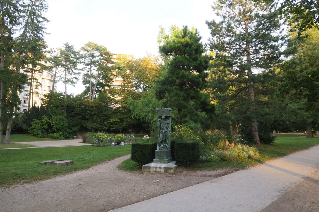 vue générale du monument dans son environnement