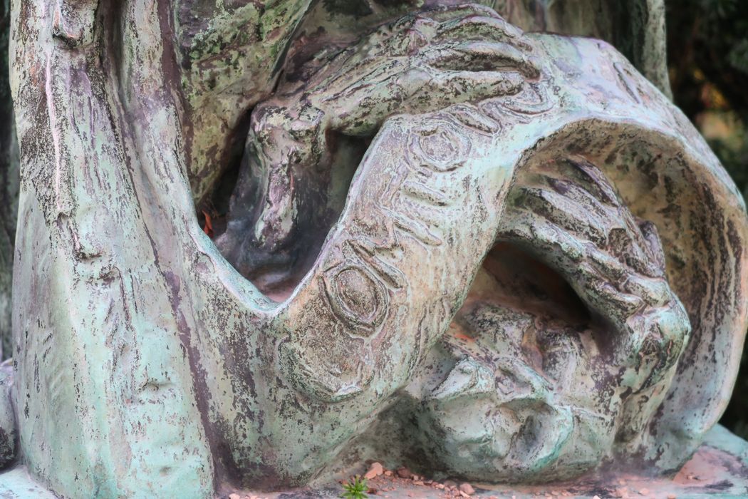 détail du monument (face sud)