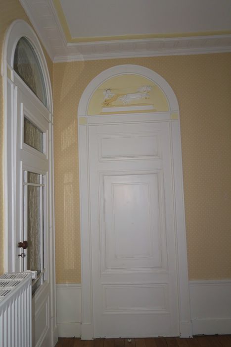 premier logis, appartement du troisième étage : salle-à-manger, détail d’une porte 