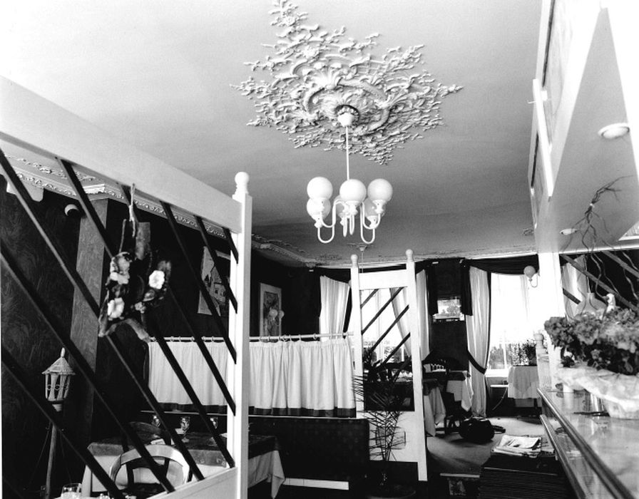 salle de restaurant, vue partielle du décor