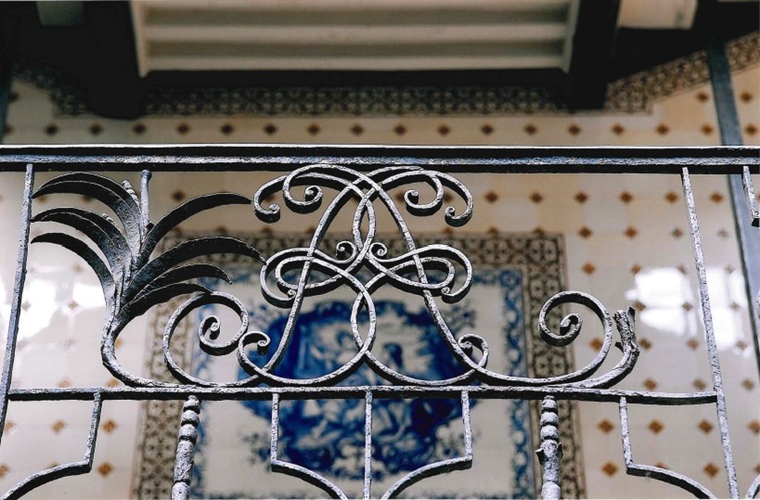 1ère cour, escalier-galerie, détail