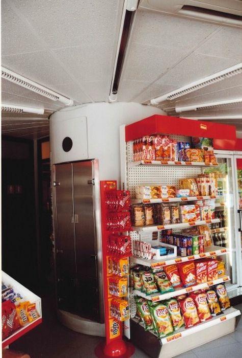 rotonde, rez-de-chaussée, colonne centrale de la boutique