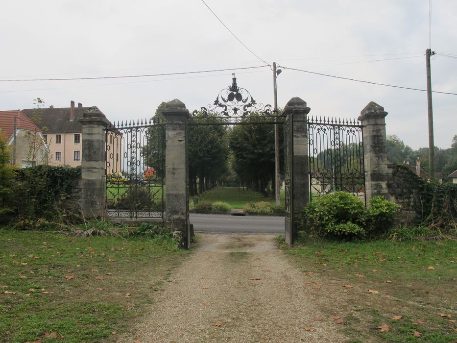 portail d’accès nord sur rue