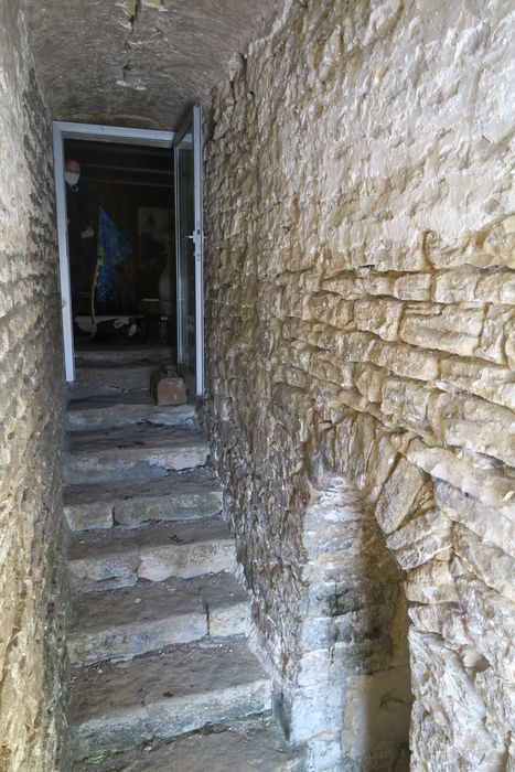 rez-de-chaussée, partie sud, couloir escalier 