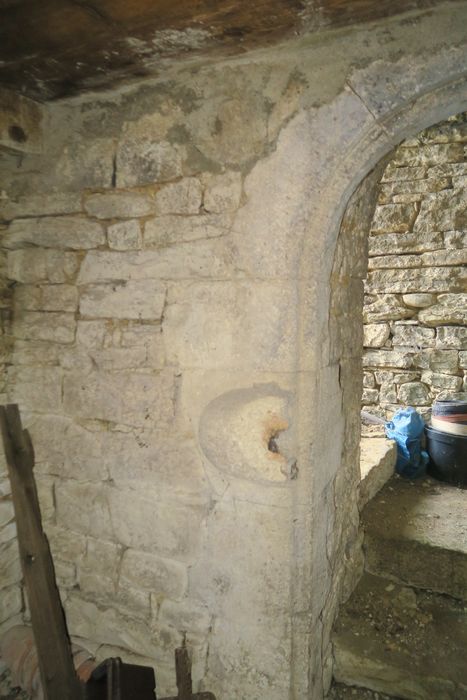rez-de-chaussée, partie sud, vue partielle de la cave semi-enterrée 