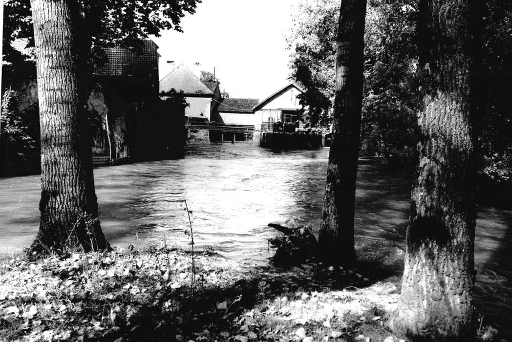 prise d'eau sur le canal de fuite de l'usine de Roche 