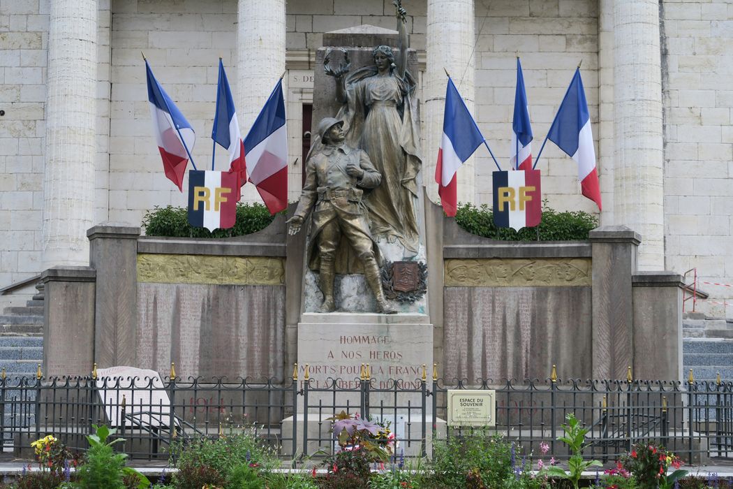 vue générale du monument aux morts (face sud-oues)