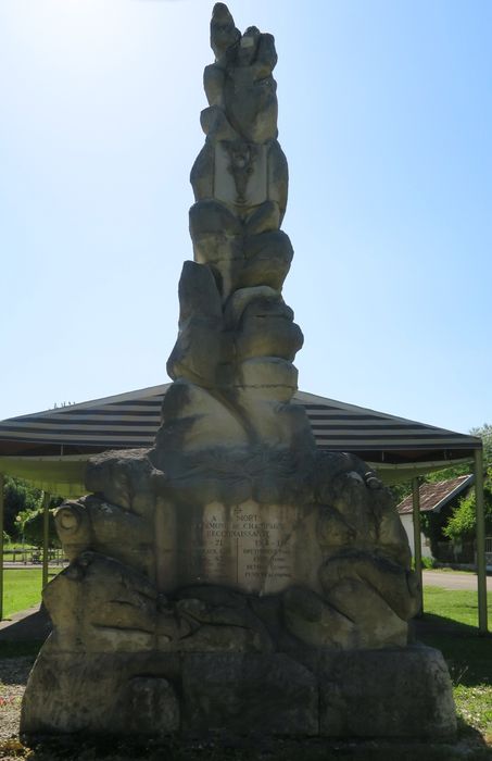 vue générale du monument aux morts