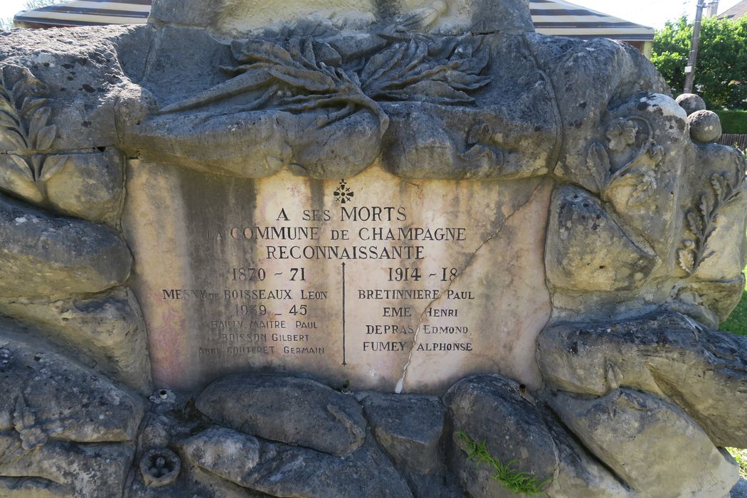 détail de la plaque commémorative (face nord)
