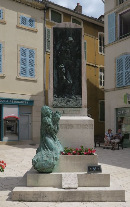 vue générale du monument aux morts (face sud)