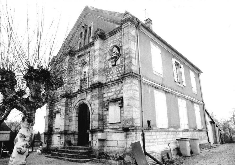 façades antérieure (sud) et latérale droite (est)