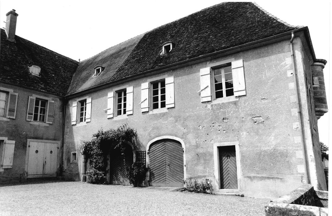 aile nord, façade sud-est sur la cour d’honneur