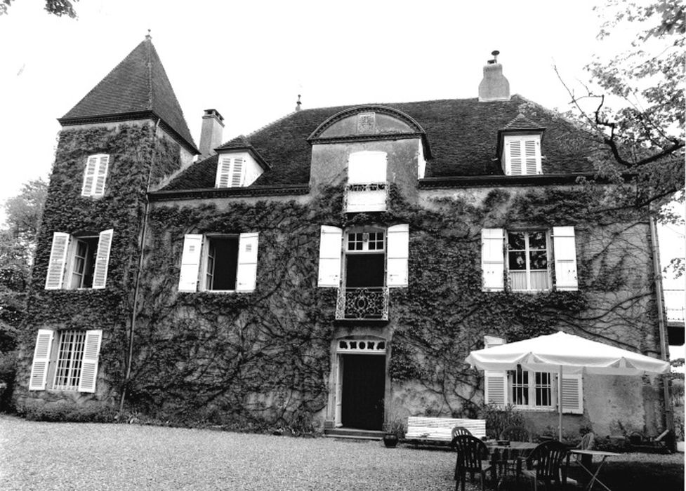 façade antérieure ouest sur cour