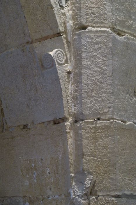 chapelle latérale sud-ouest, détail d’une retombée de voûte à l’ouest  
