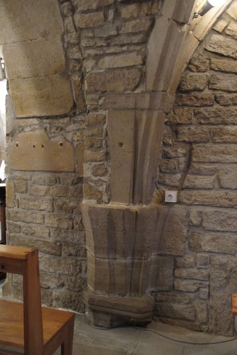 chapelle latérale sud-ouest, détail d’une retombée de voûte à l’est 