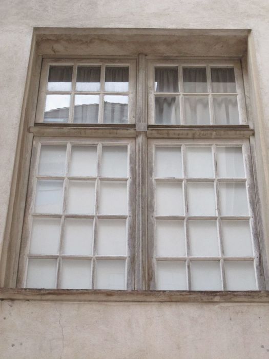 façade sur cour, détail d’une baie et de sa menuiserie