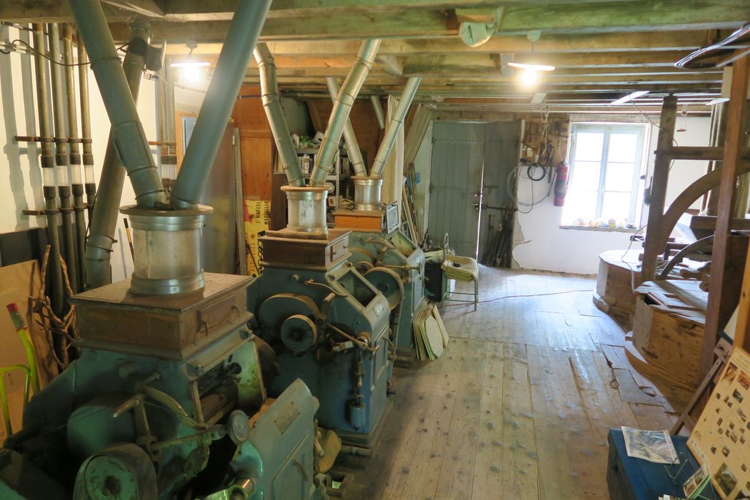 moulin, partie centrale pour l’atelier de mouture, rez-de-chaussée : espace des meules 