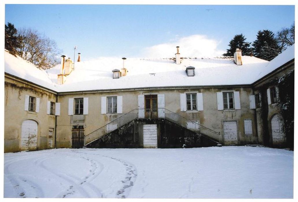 façade nord-ouest sur la cour
