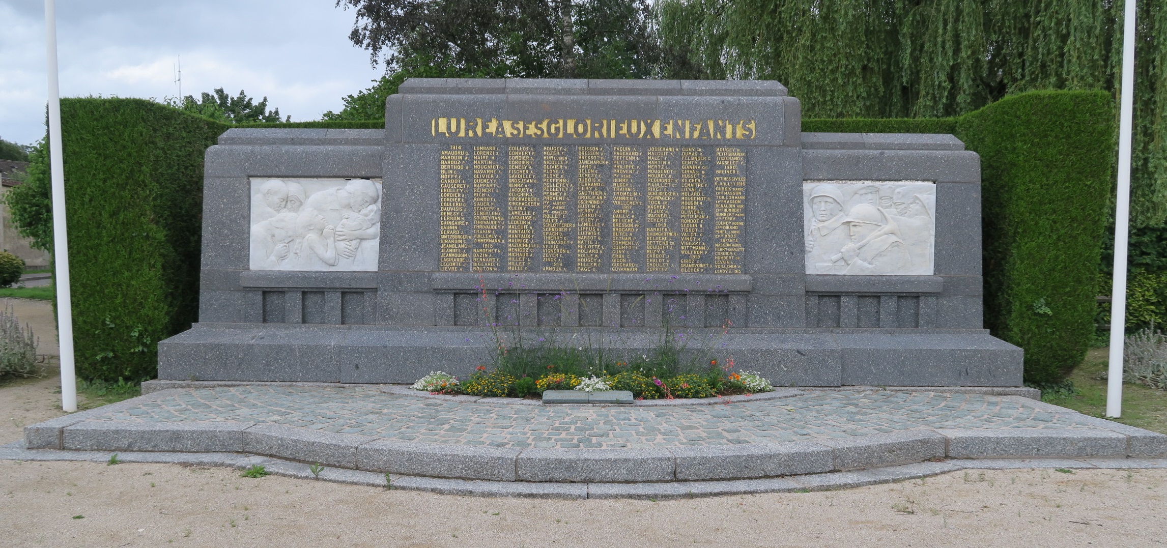 vue générale du monument (face est)