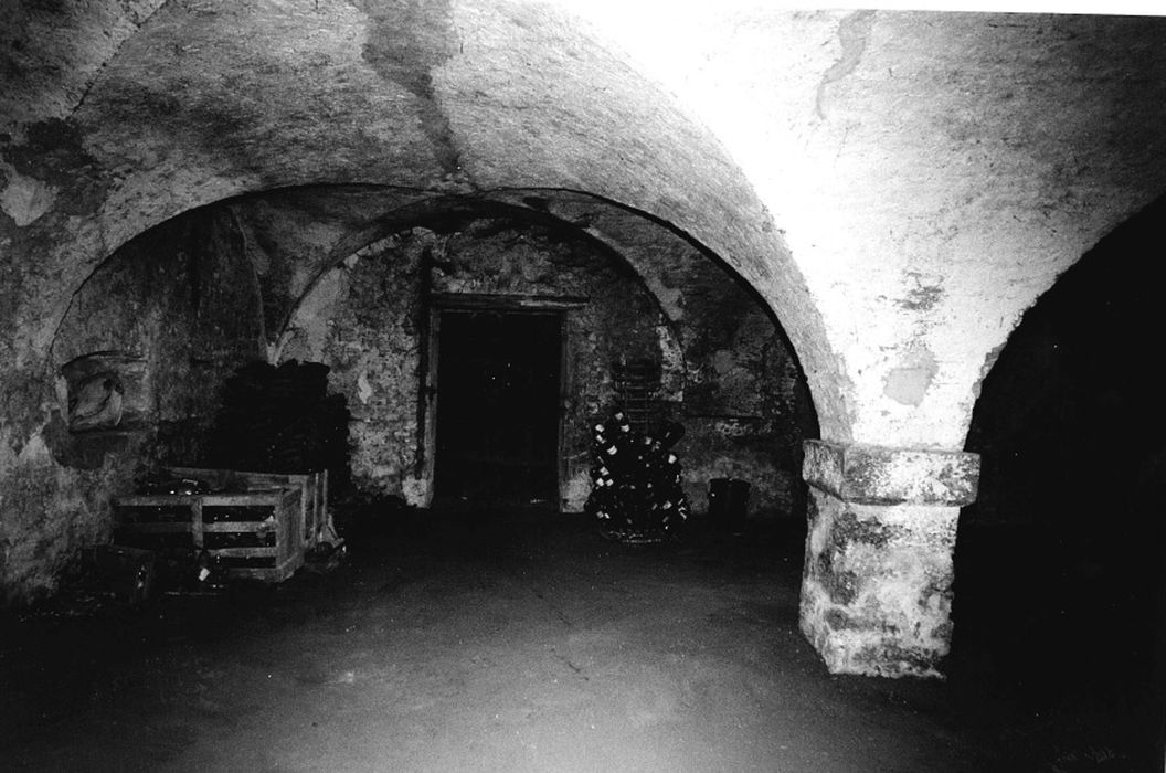 corps de bâtiment sur rue, rez-de-chaussée, salle voûtée à l'est