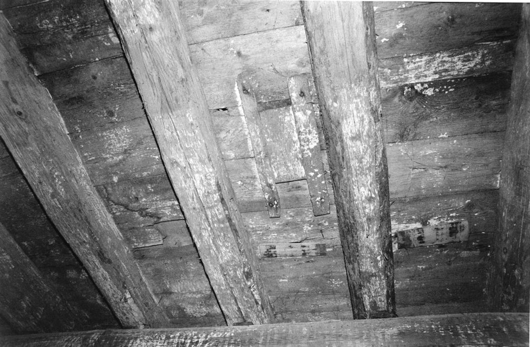 rez-de-chaussée du corps de bâtiment sur rue, pièce n°7, détail de la trappe pour le grain 